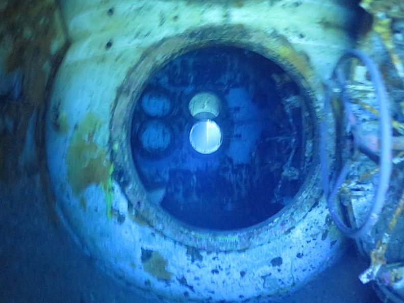076 Recompresson Chamber on the USS Kittiwake IMG_5603.jpg
